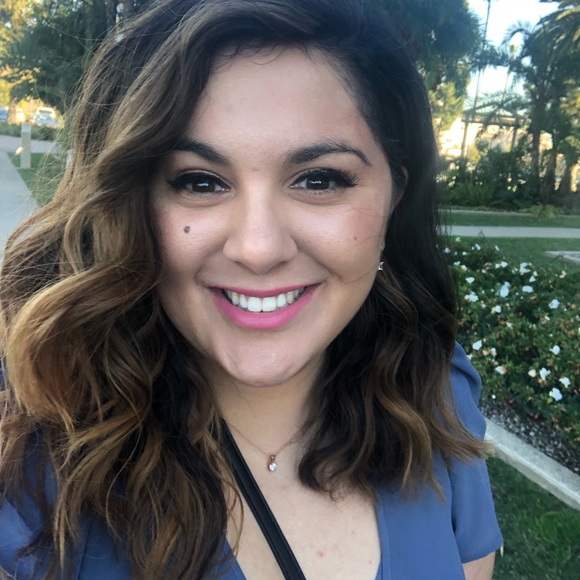 Meet your Posher, Candice - Picture 3 of 3